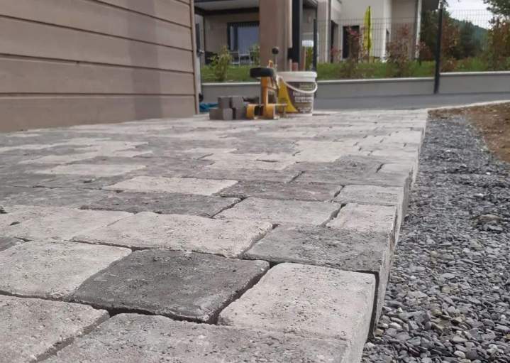 Création d'allées et de terrasses en pavés esthétiques