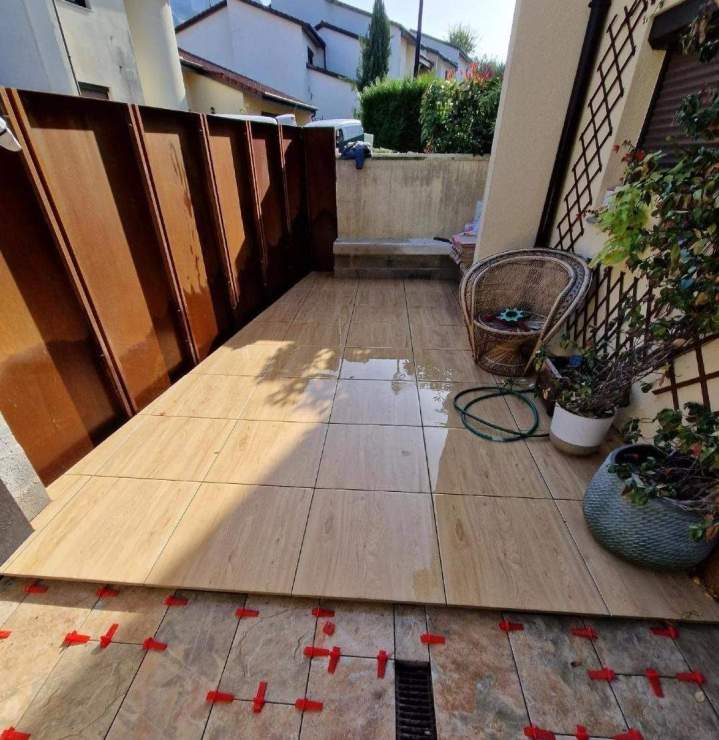 Installation revêtement de sol élégant Annexy